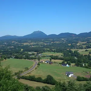 Lilas, Saint Antoine, Orcival, Entre Sancy Et Volcans. Orcival